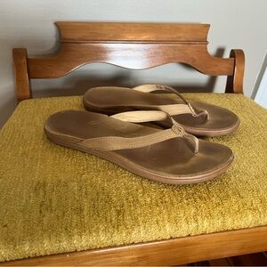 Olukai Women’s Leather Flip Flop Sandals
Size 9
Ran